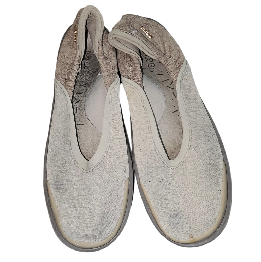 💰💖⏭️Bzees Women's Light Gray Slip-On Flats